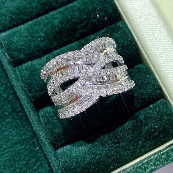 💎18k White Gold Plated Luxurious  Curvy Cz Diamond Weave large Band Ring - Picture 14 of 17